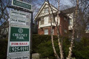 Toronto average house price jumps to $1.052 million